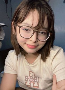 Se pone muy traviesa y cliente termina abriéndose y tocándose. 23