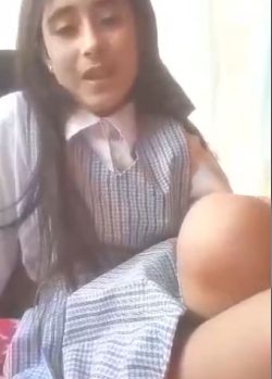 Colegiala argentina enseña como se mete sos lapiceras en la panocha. Video+ 22