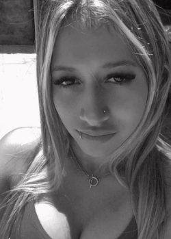 Pendeja tetona argentina cogiendo rico 12