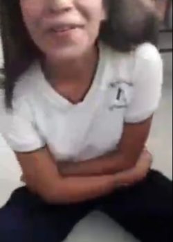 La morra se saca las tetas y le da un buen mamerto en el salon de clases. 9