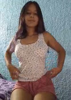 La morra se da duro con su pepino y hace video. 10