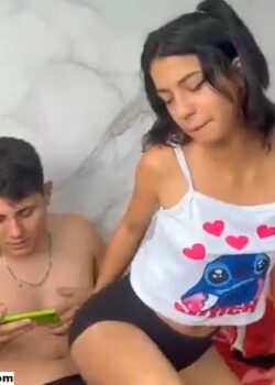 La prima se pone laciva y hace que se la folle. 19