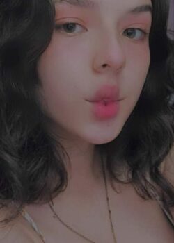 Colegiala de boquita fresa tiene cola de coneja 21