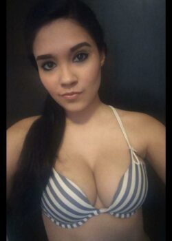 Ricas tetas de esta joven 9