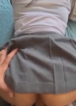 La morra se clava la verga de su primo cuando llega de clases. 19