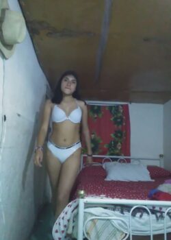 Amaryanis, morenita rica con en video jugando con su lenceria nueva 22