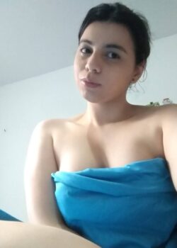 Bella morra gordibuena masturbándose duro hasta terminar muy mojada 22