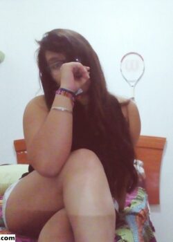 Gordibuena cachonda exhibiendo sus tetas 20