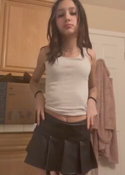 Flaquita peluda rebelde y con ganas de verga. Video+ 19