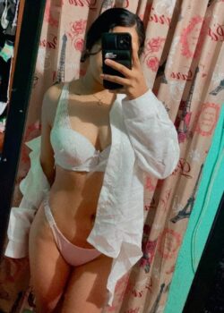 Mi primita es una calienta huevos que le gusta pasarme nudes. 23