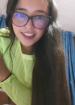 Nenita de papi se mete el consolador y hace video insano. 21