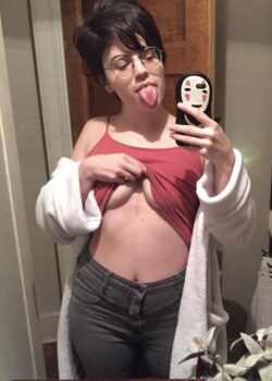 Le gusta hacer nudes antes de ir al gym y luego masturbarse. 20