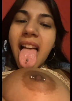 Pendeja morena tetona 13