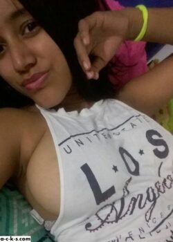 Tetona rica pasa nudes por whatsaap. 10