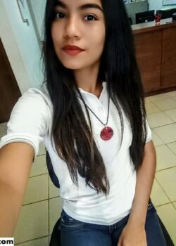 Imperdible pack de nudes de una bella egresada 17