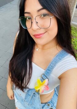 Primita viciosa le gusta mi verga en su boca cada vez que me ve. 16