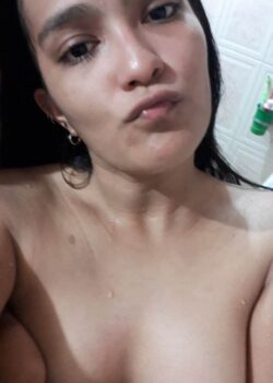 Morenita linda pasa nudes ricas por whatsaap y se le filtran. 22