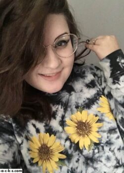 Mi hermana tetona le gusta que la detone cada que tiene ganitas de verga. 19