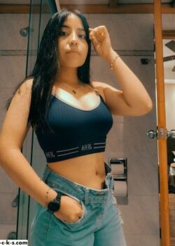 Flaca buenarda del Gym hace suculento pack mostrando los resultados del entrenamiento. 3