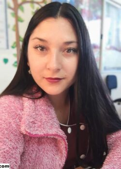 Flaca tetona se deja llenar la concha de leche y le gusta que le graben. 20