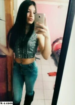 Preciosa adolecente graba rico video tocándose 23