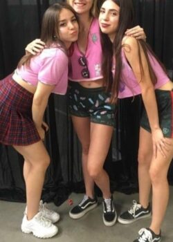 Colegialas putitas calientes mandan su pack 22