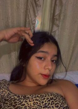 Fotitos encontradas de mi hermanita en su telefono 18