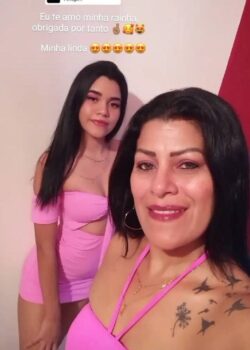 Madre eh hija les gusta masturbarse juntas y abrirse el culo en videos. 23