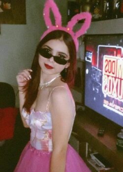 Blanquita traviesa masturbándose en videos. 22