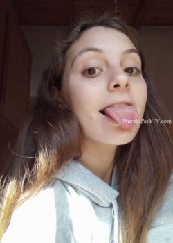 Adolescente ardiente se termina filtrando sus nudes 15