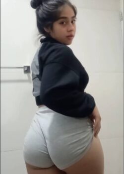 Morra de 18 años hace videollamada desnudandose 13