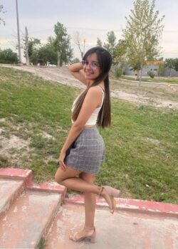 Flaca recién graduada detonada en video casero. 22