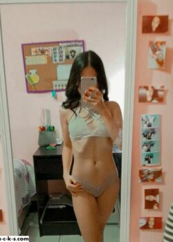 Dulce morra coqueta se le filtra video jugoso masturbandose. 9