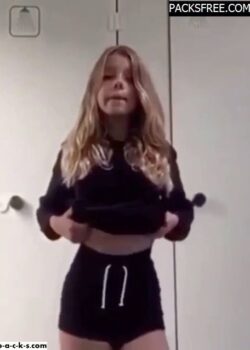 Pack de esta morrita tiernita y bien cachonda pasando nudes y videos. 21