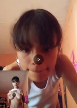 La morra se decide a pasar video tocándose y que buenas tetas. 18