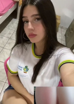 Pendeja tetona de 19 años cogiendo con su compañero 21
