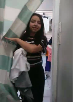 Colegiala se graba desvistiendo y pasa el video. 15