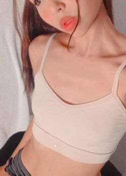 Flaquita tiernita abierta en videos caseros. 8