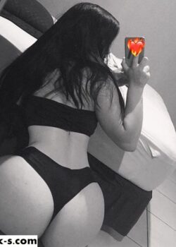 Tierna jovencita traga pollas 7