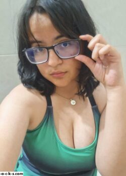 Nenita de lentes se pone muy traviesa y manda pack. 18