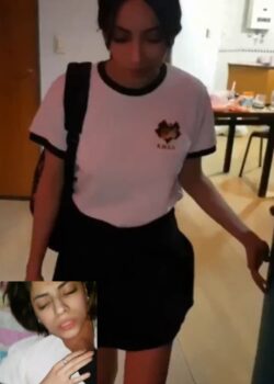 Videos de esta putita colegiala cogiendo con su profesor 19