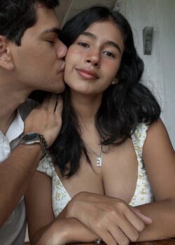Cornudo presta a su novia para que sea la puta de otros 18