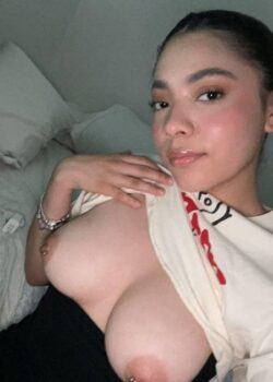 Esta putita es detonada sin piedad y se le pierden las nudes y los videos caseros. 8